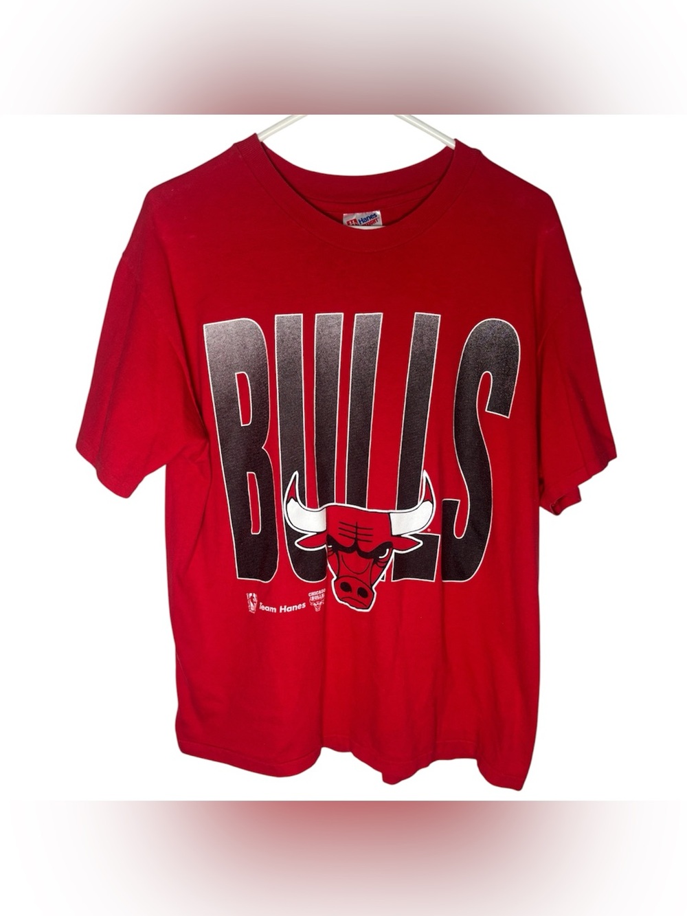 Vintage 90s Hanes Chicago Bulls Graphic T-Shirt Red Size large